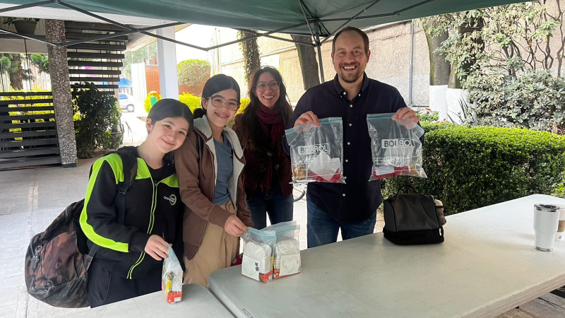 Maestros y alumnos de Comunidad Chimalistac preparan entrega de alimentos