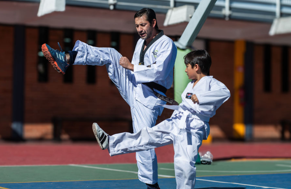 Profesor de tae kwon do con alumno de Chimalistac