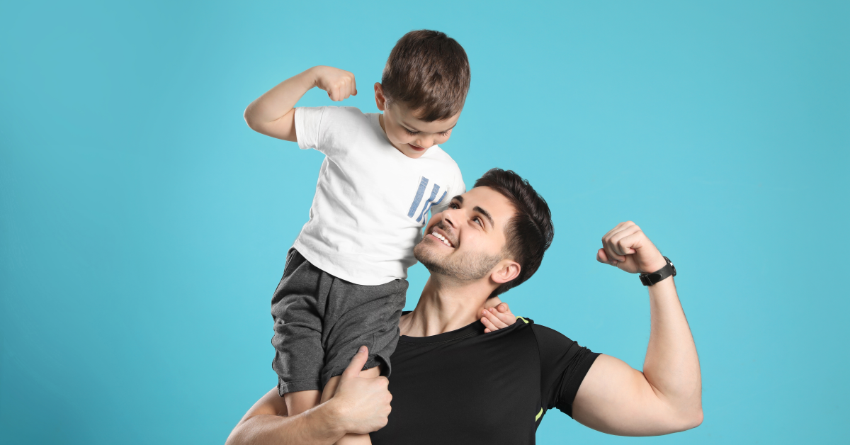 Papá motiva proponiendo a su niño ejercicio físico